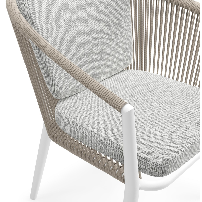 Orso tuinstoel in wit aluminium en beige verticaal geweven ronde rope met kussen in savane nimbus all weather sunbrella® luxe