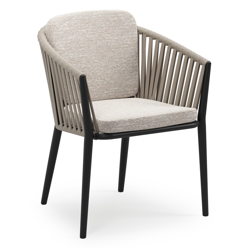 Orso stapelbare tuinstoel in zwart aluminium en beige verticaal geweven luxe vlakke brede rope met stoelkussen in All Weather Sunbrella® Luxe Tundra Sand