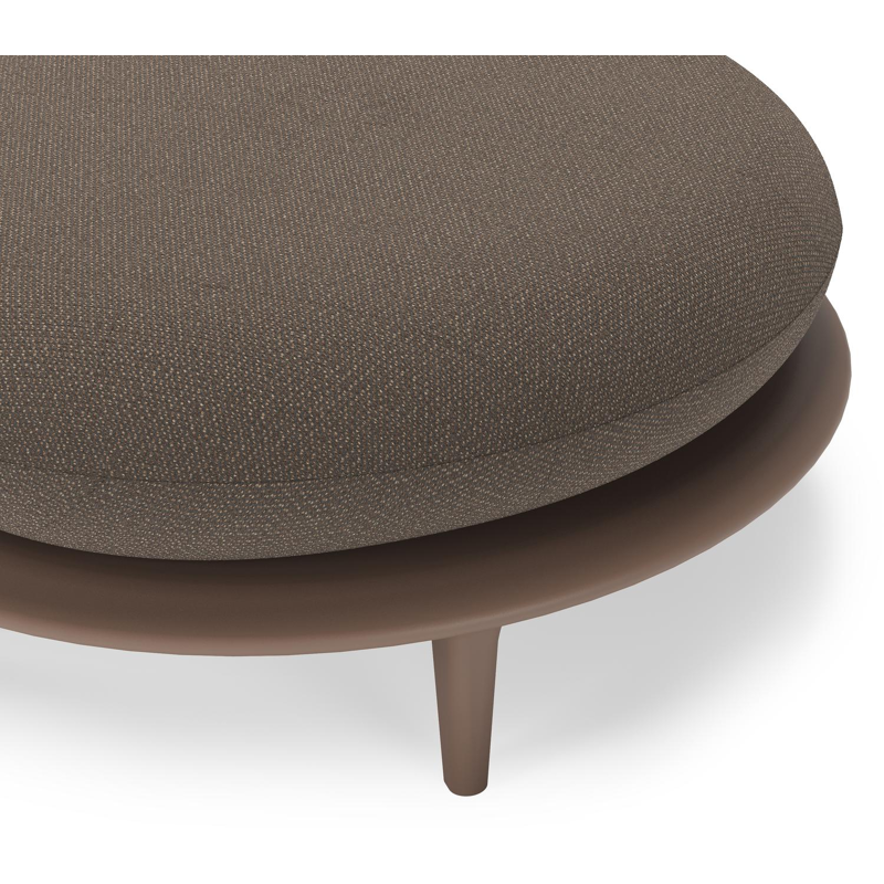 Bomero poef in taupe aluminium met lopi coconut all weather sunbrella® luxe kussen