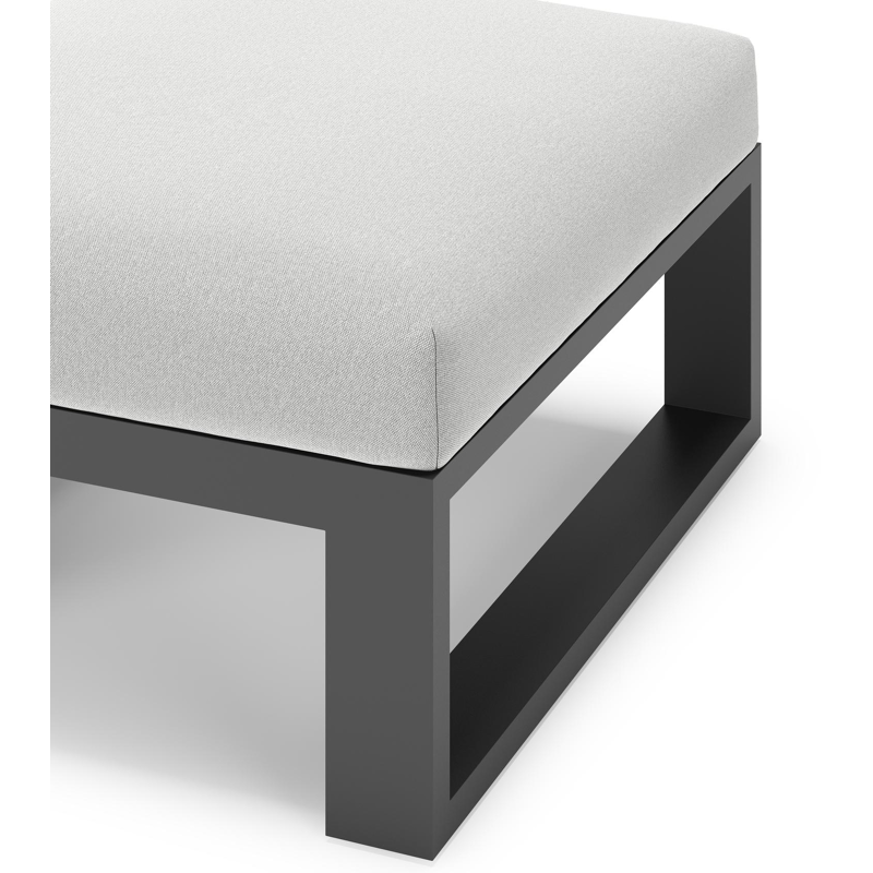 Verato poef in zwart aluminium met natte grey chine all weather sunbrella® luxe kussen