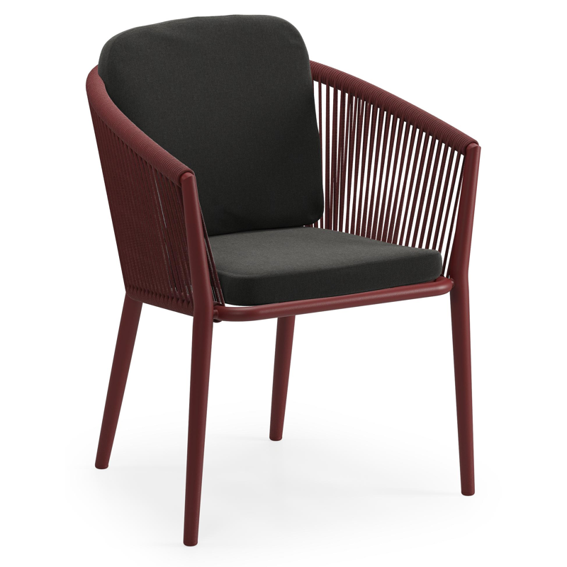 Orso tuinstoel in ruby aluminium en ruby verticaal geweven ronde rope met luxe zitkussen in All Weather Sunbrella® Luxe Natte Sooty