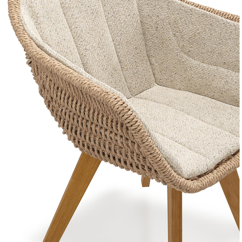 Chaise de jardin Pagino en teck naturel et résine tressée ronde naturel avec coussin en All Weather Cosytica Bora Desert