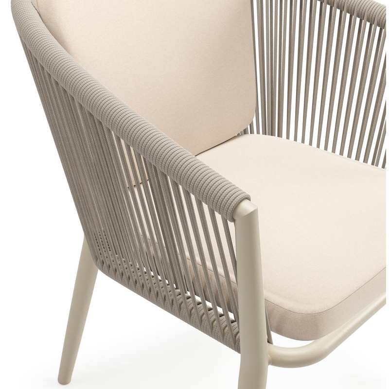 Orso tuinstoel in beige aluminium en beige verticaal geweven ronde rope met zitkussen in All Weather Sunbrella® Luxe Natte Linen Chalk