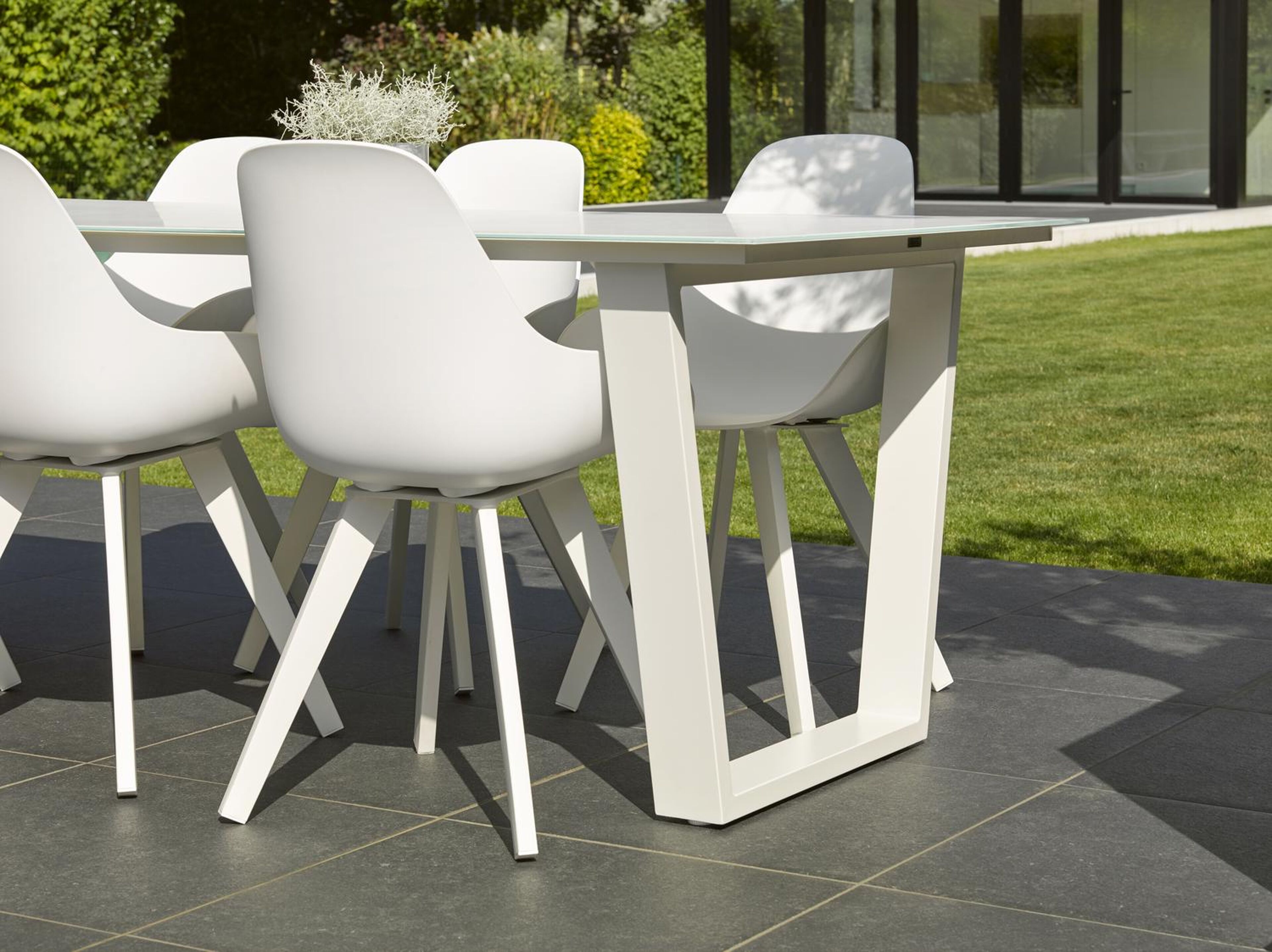 Mesa tuinstoel in wit aluminium en wit kunststof