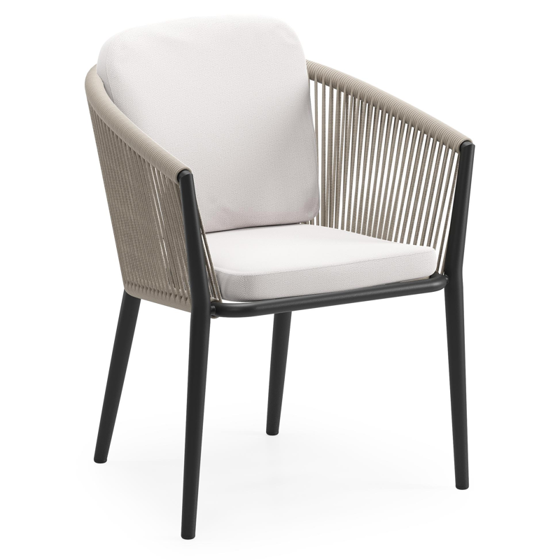 Orso tuinstoel in zwart aluminium en beige verticaal geweven ronde rope met luxe zitkussen in All Weather Sunbrella® Luxe Savane Whisper