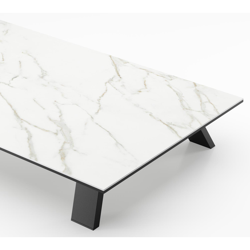 Table de basse Cesano rectangulaire en aluminium noir et céramique pleine Calacatta - Lg. 140 x Lrg. 80 x Haut. 24.2 cm