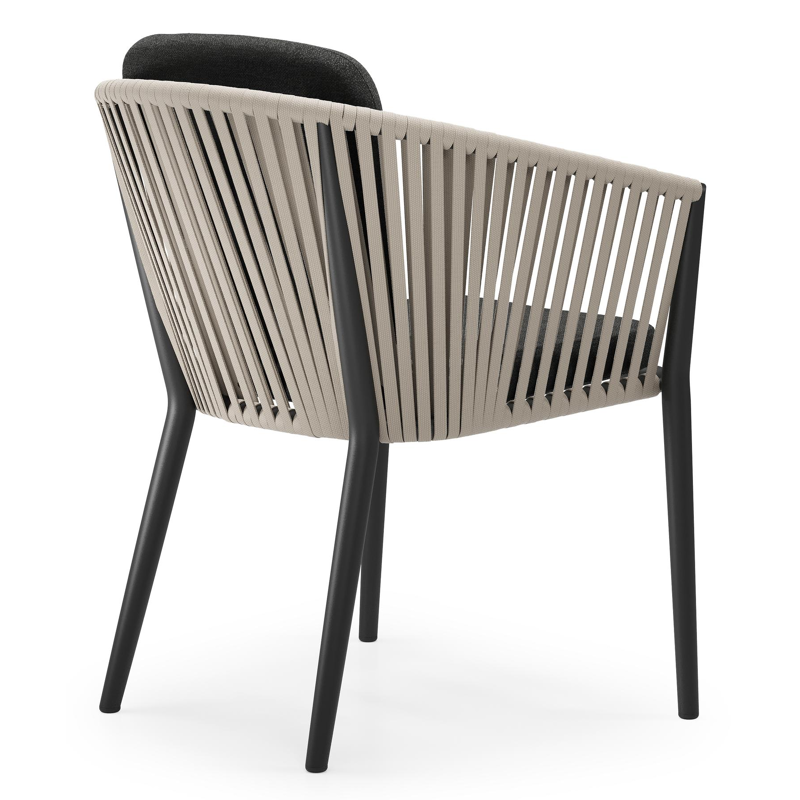 Orso tuinstoel in zwart aluminium en beige verticaal geweven vlakke rope met kussen in chartres sooty all weather sunbrella® luxe
