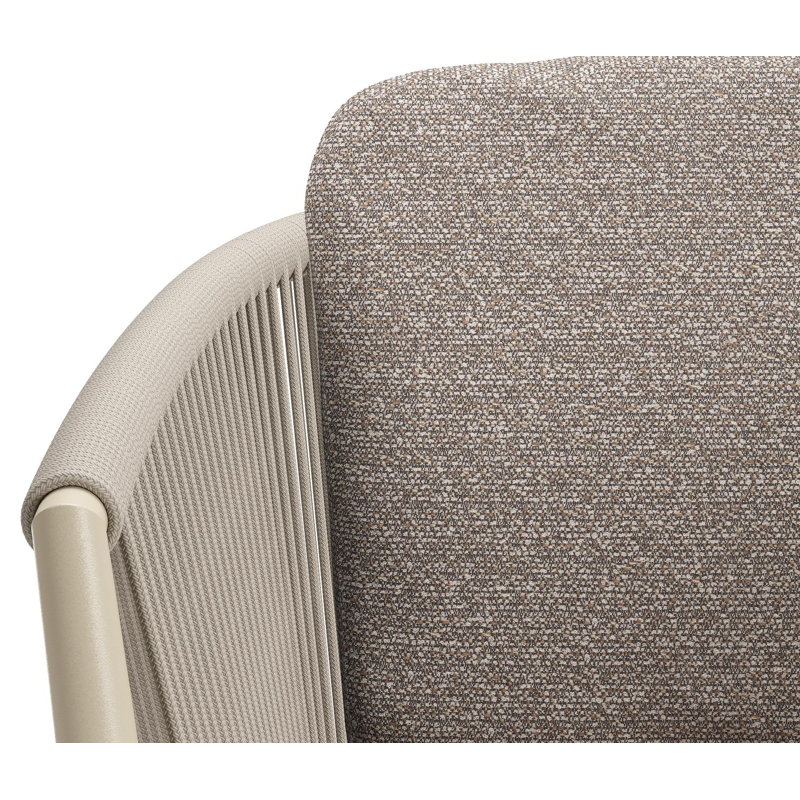 Orso tuinstoel in beige aluminium en beige verticaal geweven ronde rope met luxe zitkussen in All Weather Sunbrella® Luxe Wander Manioc