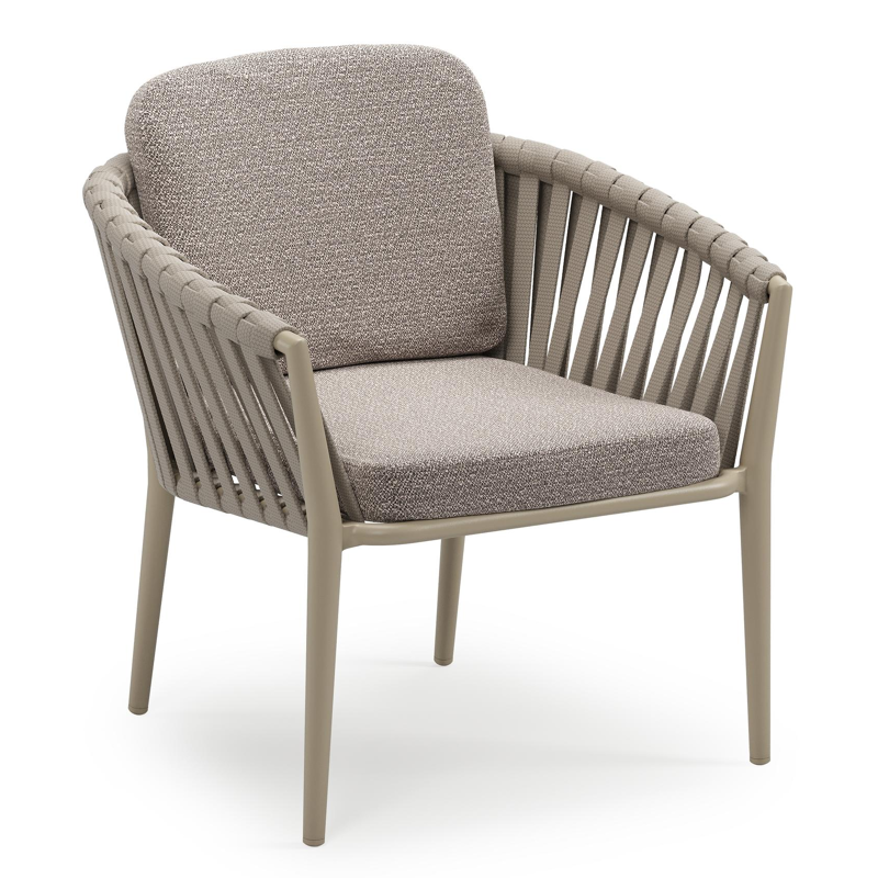 Orso low dining tuinstoel in beige aluminium en beige verticaal geweven luxe vlakke brede rope met stoelkussen in All Weather Sunbrella® Luxe Wander Granite