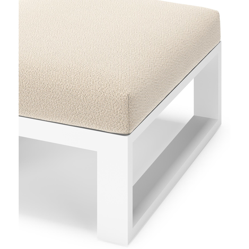 Verato poef in wit aluminium met lopi sand all weather sunbrella® luxe kussen
