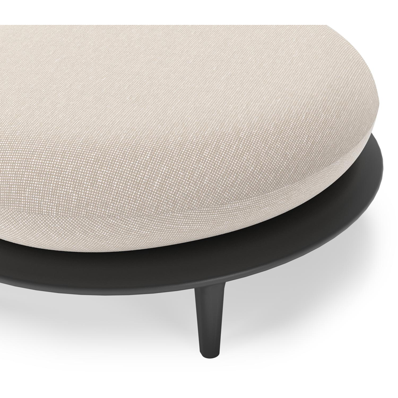 Bomero poef in zwart aluminium met slow farafra all weather sunbrella® luxe kussen