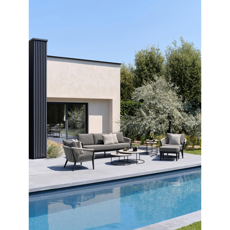 Orso loungeset in zwart aluminium en beige verticaal geweven ronde rope met Marbella Tunder all weather cosytica kussen