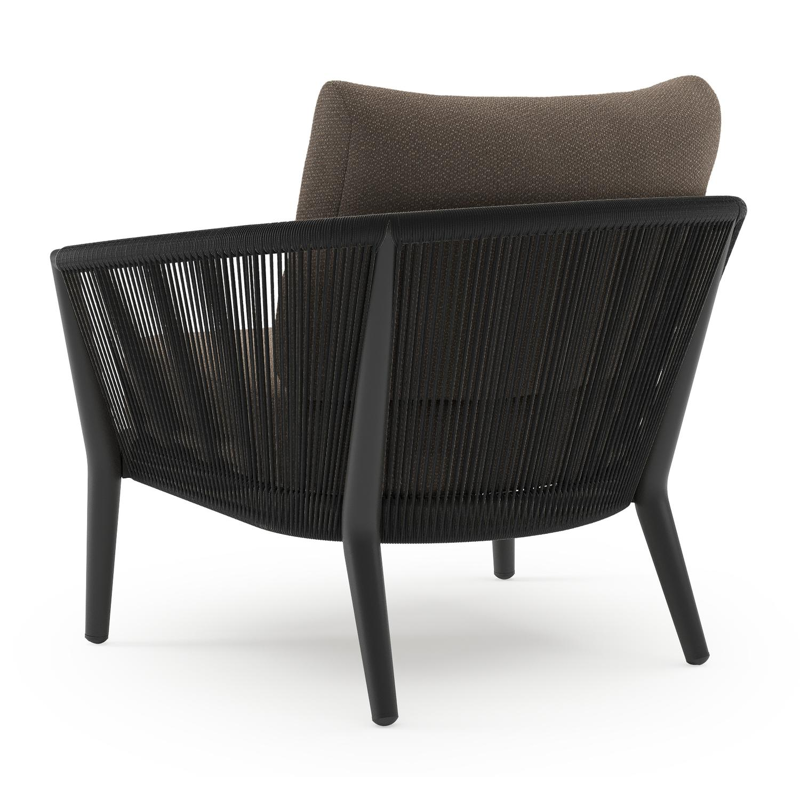 Orso loungestoel in zwart aluminium en zwart verticaal geweven ronde rope met Lopi Coconut all weather sunbrella® luxe kussen