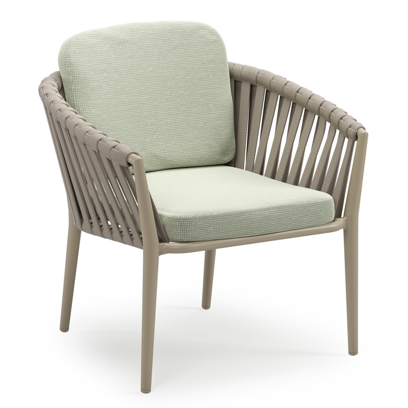 Orso low dining tuinstoel in beige aluminium en beige verticaal geweven luxe vlakke brede rope met stoelkussen in All Weather Sunbrella® Luxe Slow Spirea