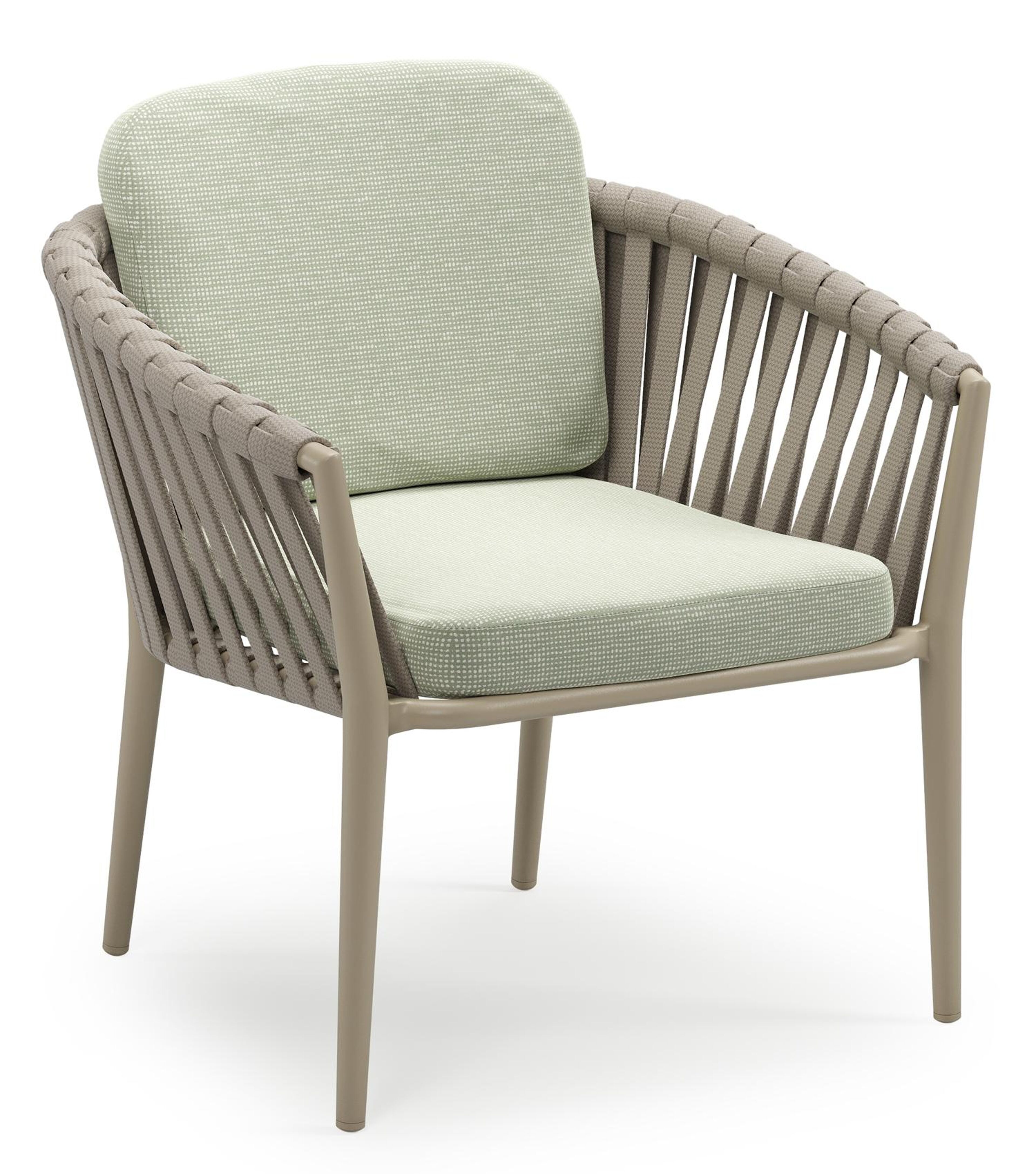 Orso low dining tuinstoel in beige aluminium en beige verticaal geweven luxe vlakke brede rope met stoelkussen in All Weather Sunbrella® Luxe Slow Spirea