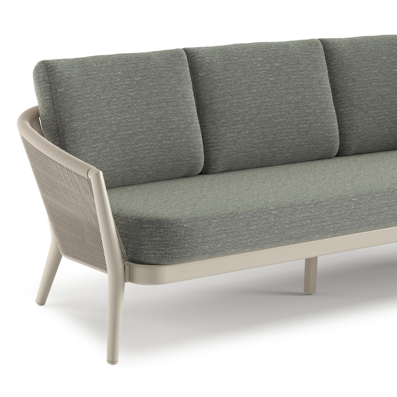 Orso loungebank in beige aluminium en beige verticaal geweven ronde rope met Slow Fern all weather sunbrella® luxe kussen