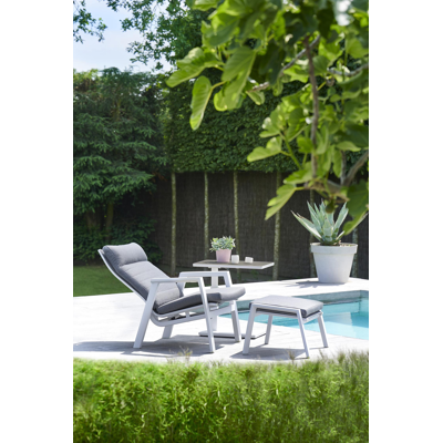 Prato lounge poef in wit aluminium en met grijs weather+ softtouch kussen