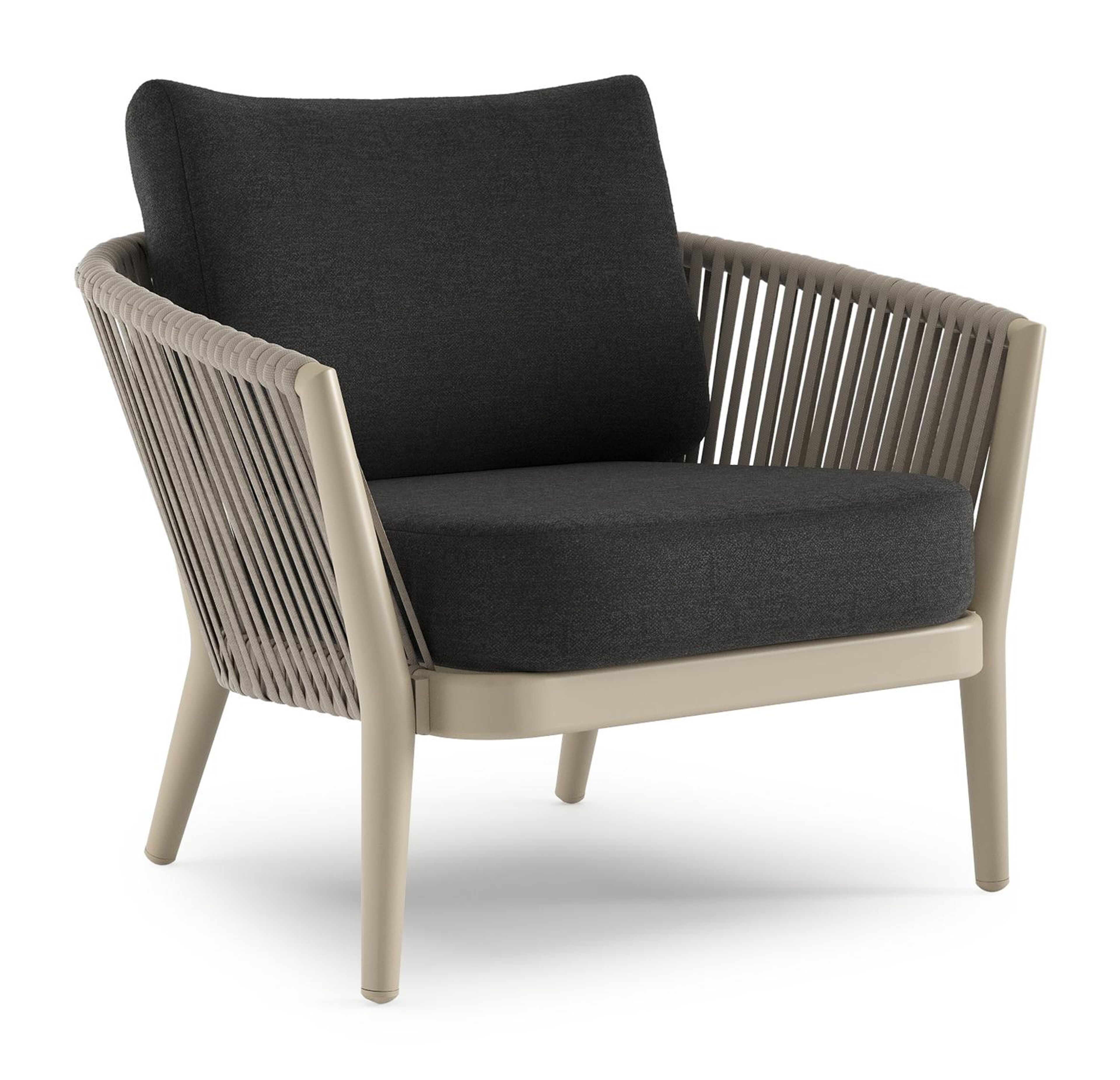 Orso loungestoel in beige aluminium en verticaal geweven luxe vlakke rope met chartres sooty all weather sunbrella® luxe kussen