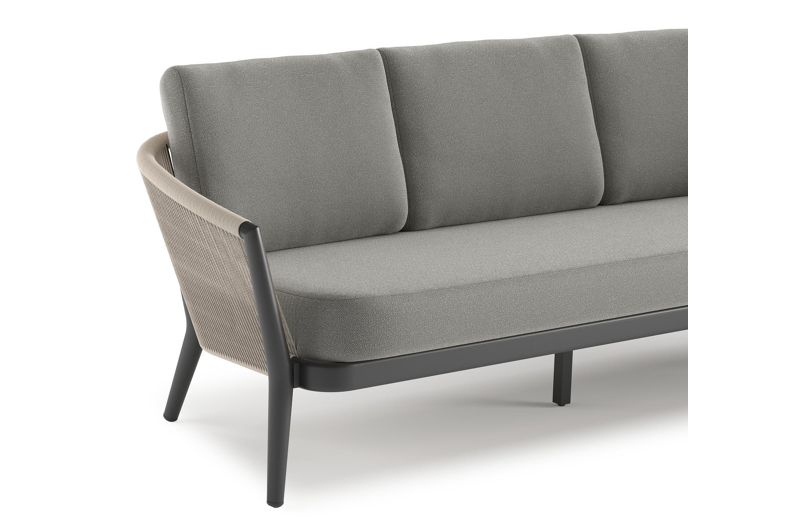 Orso loungebank in zwart aluminium en beige verticaal geweven ronde rope met Savane Zinc all weather sunbrella® luxe kussen