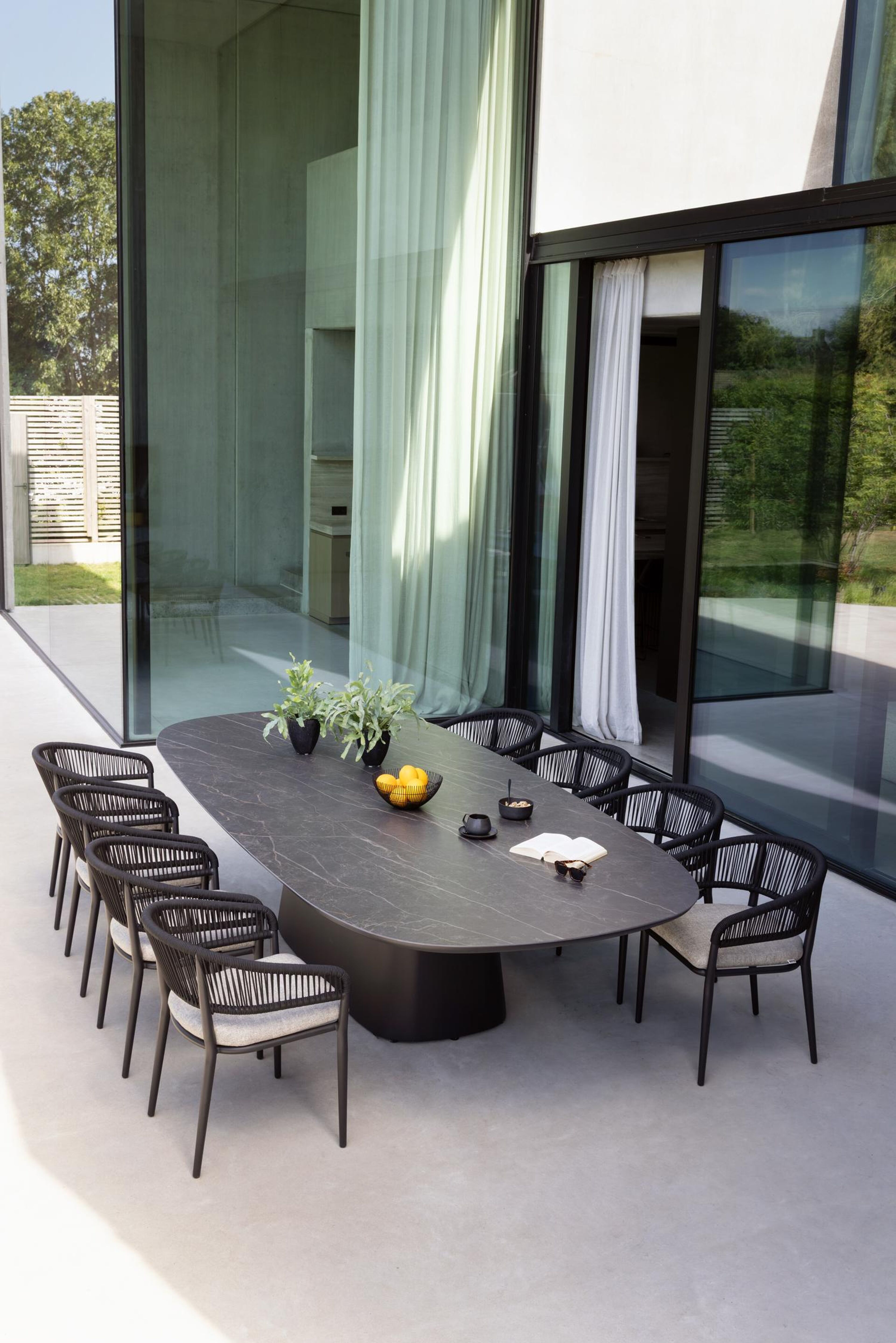 Amico tuintafel bombo xl in zwart aluminium en volkeramiek Black Obsession - L 320 x B 148 x H 74 cm