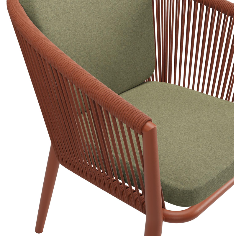 Orso tuinstoel in roestbruin aluminium en roestbruin verticaal geweven ronde rope met zitkussen in All Weather Sunbrella® Luxe Heritage Leaf