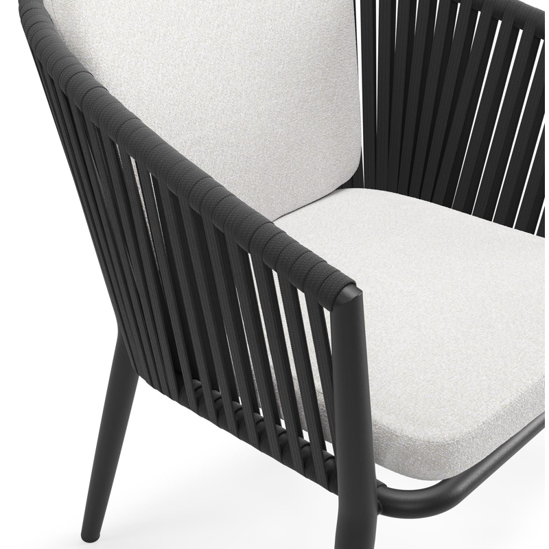 Chaise de jardin Orso en aluminium noir et corde plate tissée verticalement noir avec coussin en All Weather Solica Soul Optik