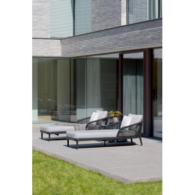 Tables d'appoint Enna en aluminium noir - table 1: Dia. 44 x H 46 cm, table 2: Dia. 52 x H 52 cm