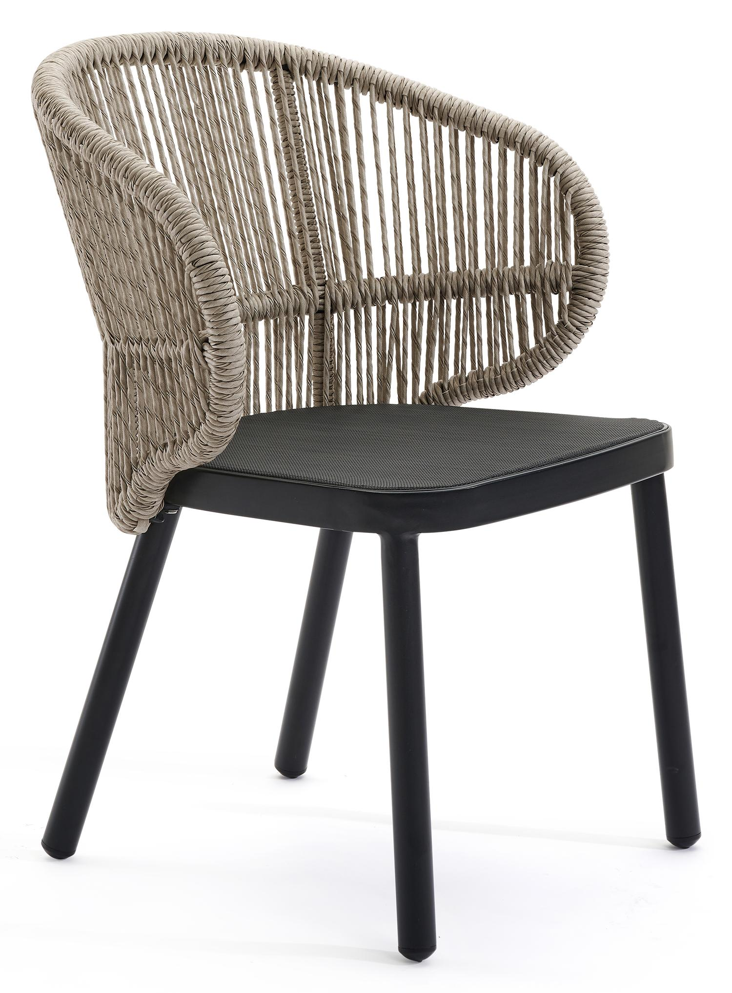Lugano tuinstoel in zwart aluminium en beige gedraaide ronde wicker
