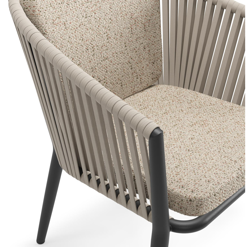 Orso tuinstoel in zwart aluminium en beige verticaal geweven vlakke rope met zitkussen in All Weather Cosytica Bora Jungle