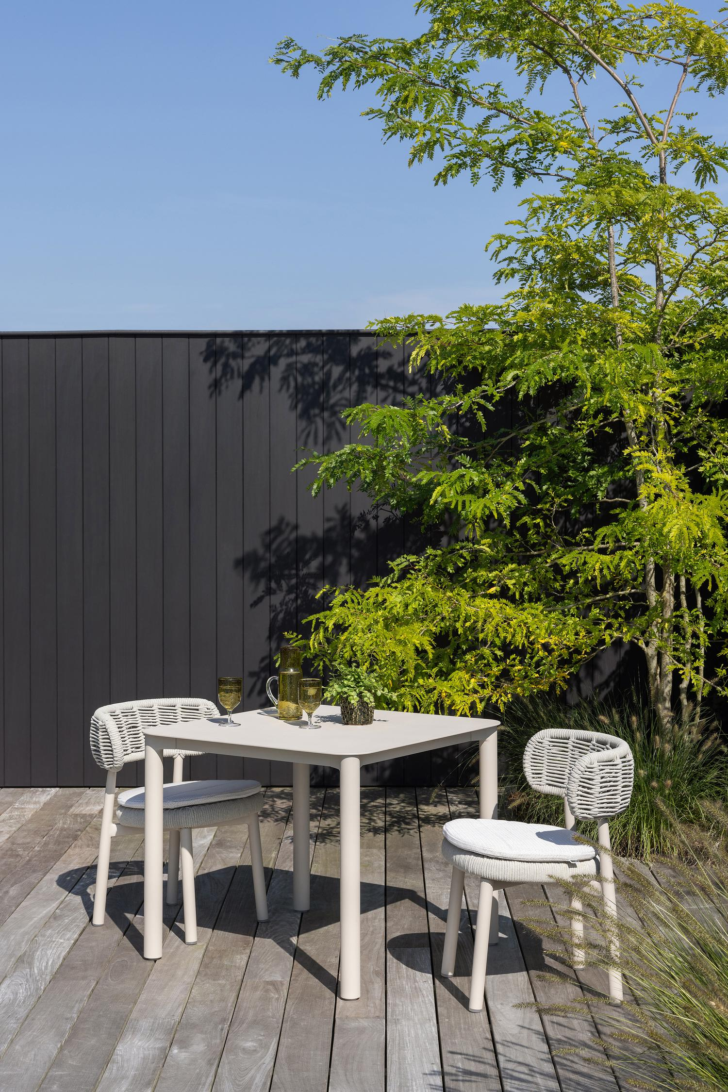 Table de jardin Orso carré arrondi en aluminium beige - Lg. 90 x Lrg. 90 x Haut. 75 cm