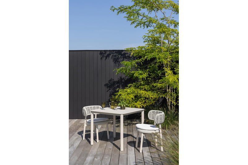 Table de jardin Orso carré arrondi en aluminium beige - Lg. 90 x Lrg. 90 x Haut. 75 cm