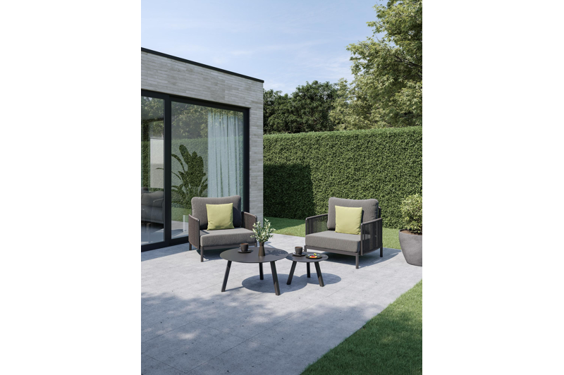 Amarante loungestoel in zwart aluminium en zwart verticaal geweven ronde rope met zwart weather+ softtouch kussen