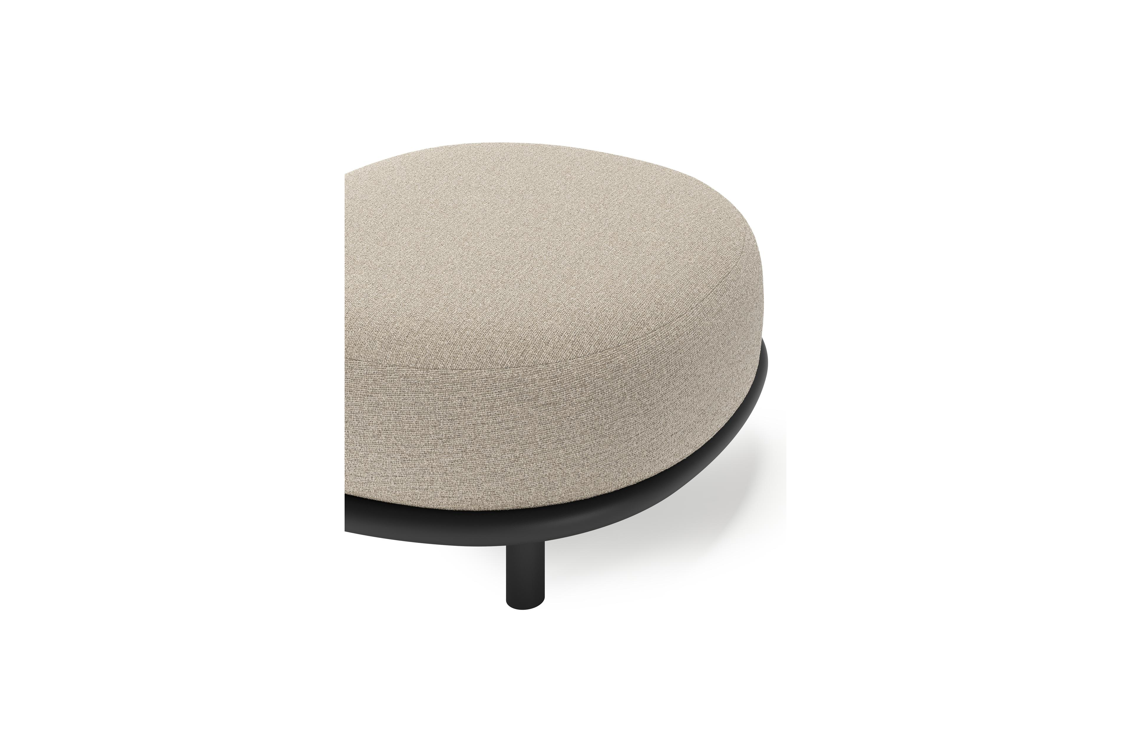 Lupino poef in zwart aluminium met catania sand all weather cosytica kussen