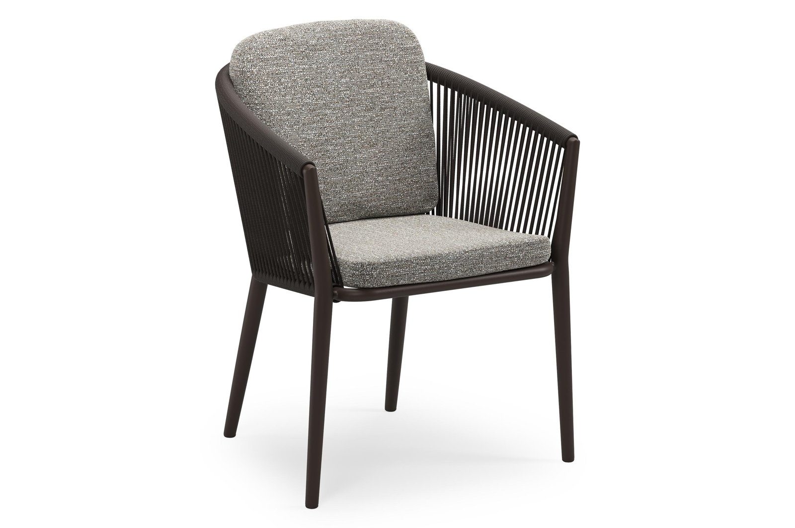 Orso stapelbare tuinstoel in donkerbruin aluminium en donkerbruin verticaal geweven ronde rope met stoelkussen in All Weather Sunbrella® Luxe Tundra Pepper