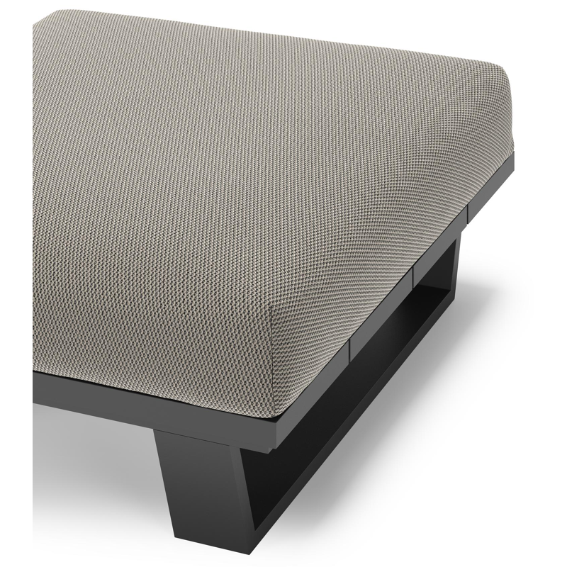 Pagino poef in zwart aluminium met lopi charcoal all weather sunbrella® luxe kussen