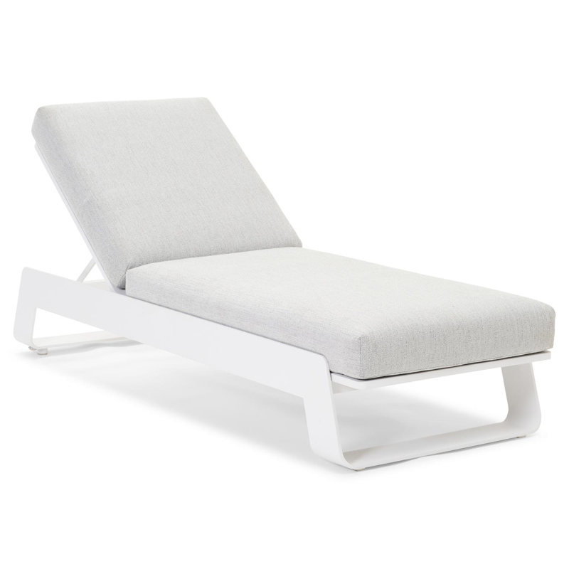 Atessa verstelbaar ligbed in wit aluminium met savane nimbus all weather sunbrella® luxe kussen