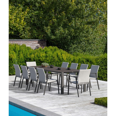 Trente tuinset in zwart aluminium en zwart volkeramiek tafelblad met 10 stapelbare Madura tuinstoelen