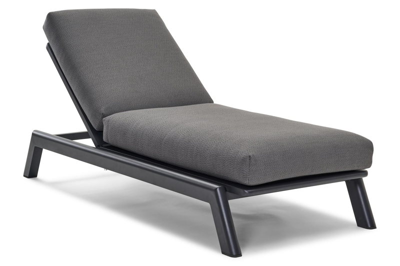 Cirello verstelbaar ligbed met pompsysteem in zwart aluminium met lopi shadow all weather sunbrella® luxe kussen