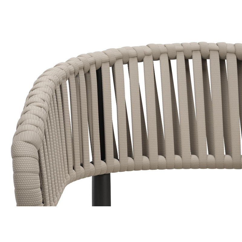 Tolfa stapelbare tuinstoel in zwart aluminium en beige verticaal geweven luxe vlakke brede rope met stoelkussen in All Weather Sunbrella® Luxe Lopi Marble