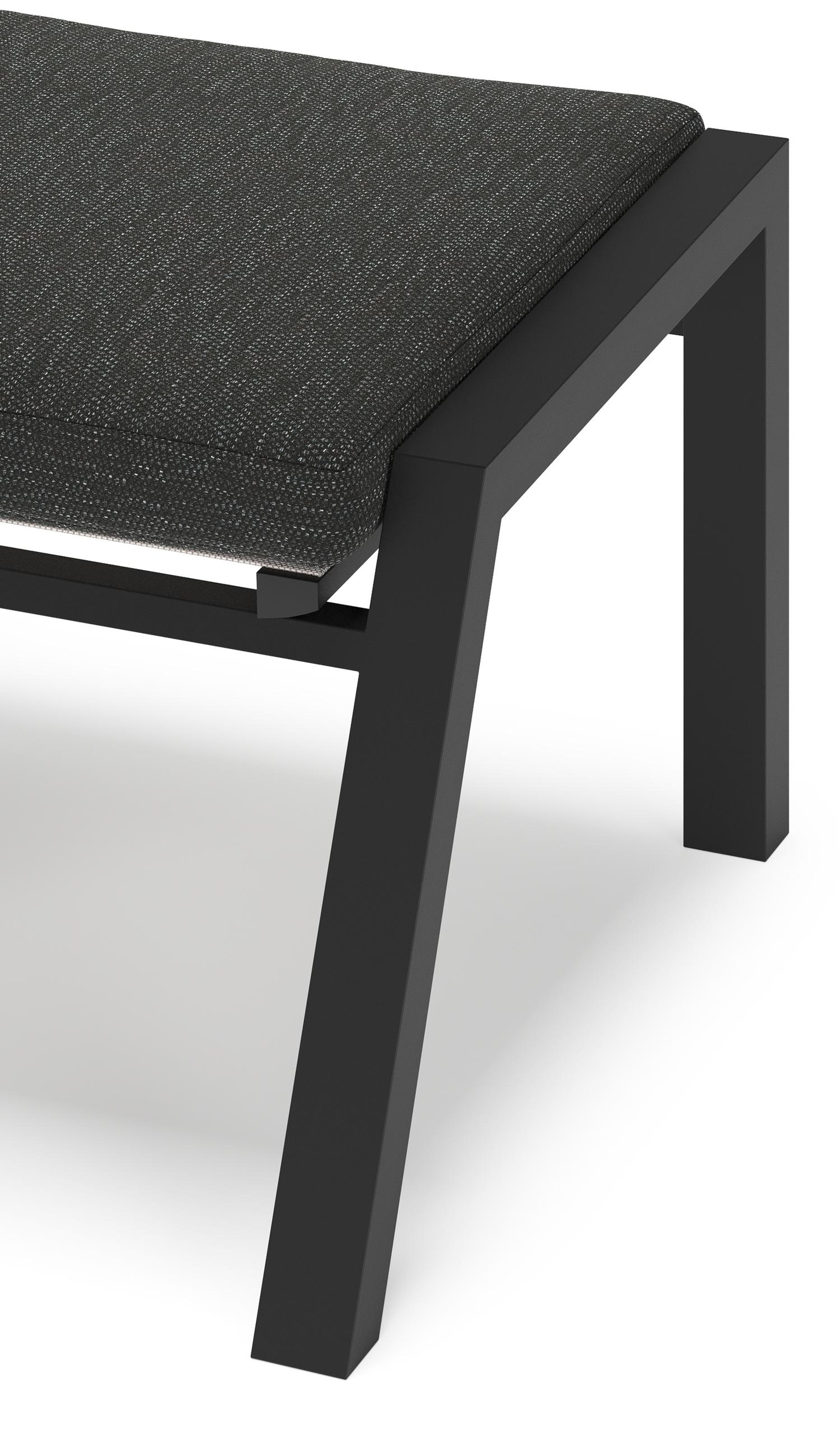 Prato lounge poef in zwart aluminium met sky black weather+ softtouch kussen