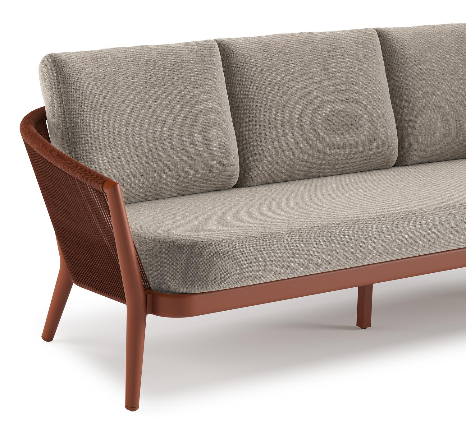 Orso loungebank in roestbruin aluminium en roestbruin verticaal geweven ronde rope met Savane Coconut all weather sunbrella® luxe kussen