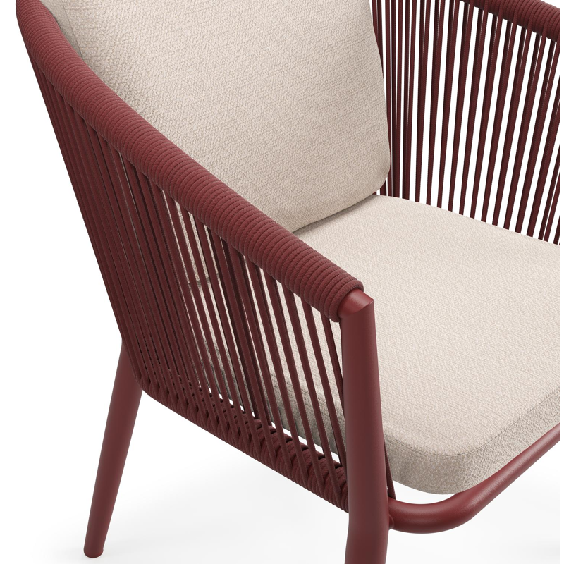 Orso tuinstoel in ruby aluminium en ruby verticaal geweven ronde rope met luxe zitkussen in All Weather Sunbrella® Luxe Wander Pilat