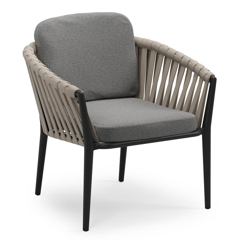 Orso low dining tuinstoel in zwart aluminium en beige verticaal geweven luxe vlakke brede rope met stoelkussen in All Weather Sunbrella® Luxe Heritage Slate