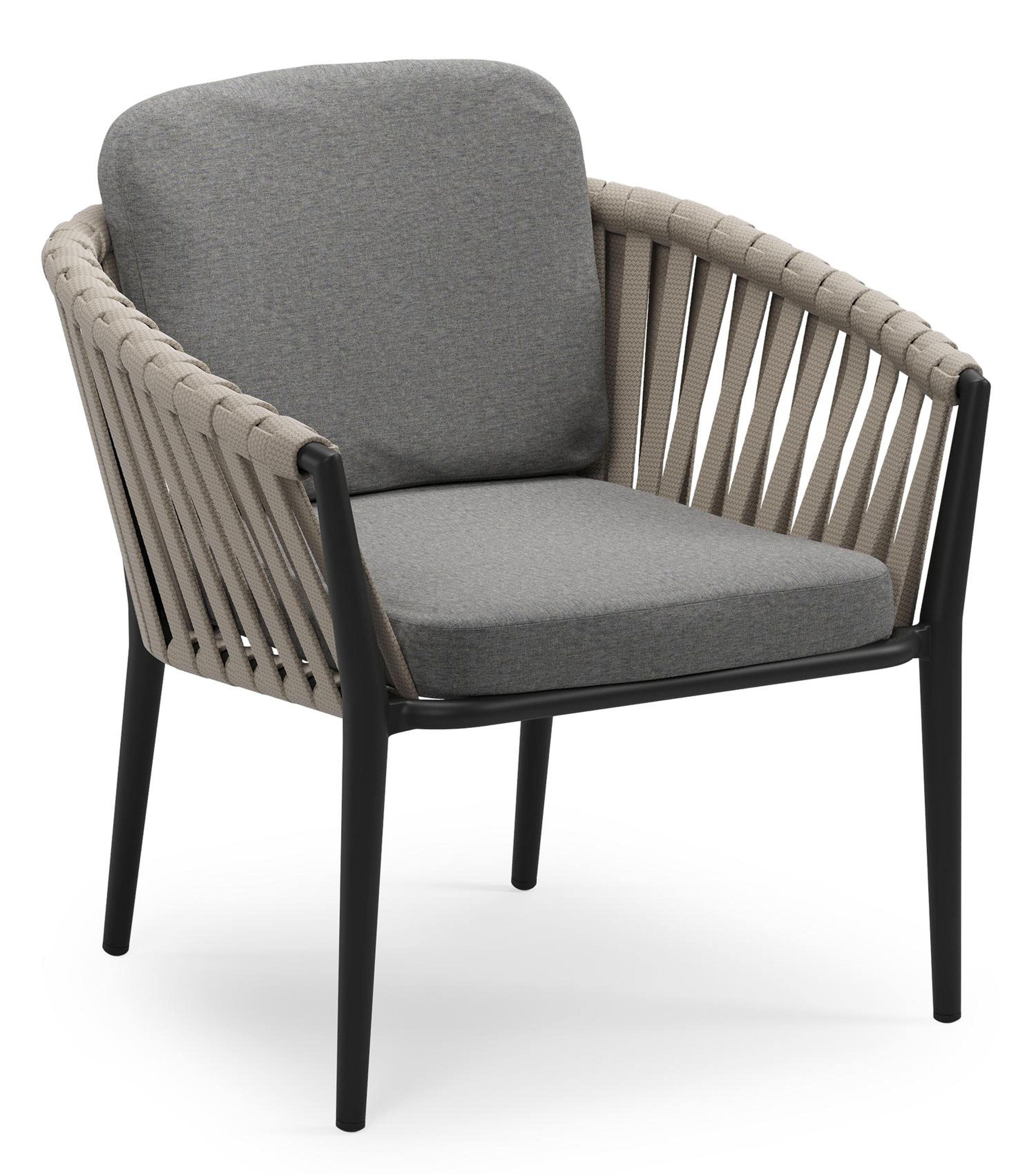 Orso low dining tuinstoel in zwart aluminium en beige verticaal geweven luxe vlakke brede rope met stoelkussen in All Weather Sunbrella® Luxe Heritage Slate