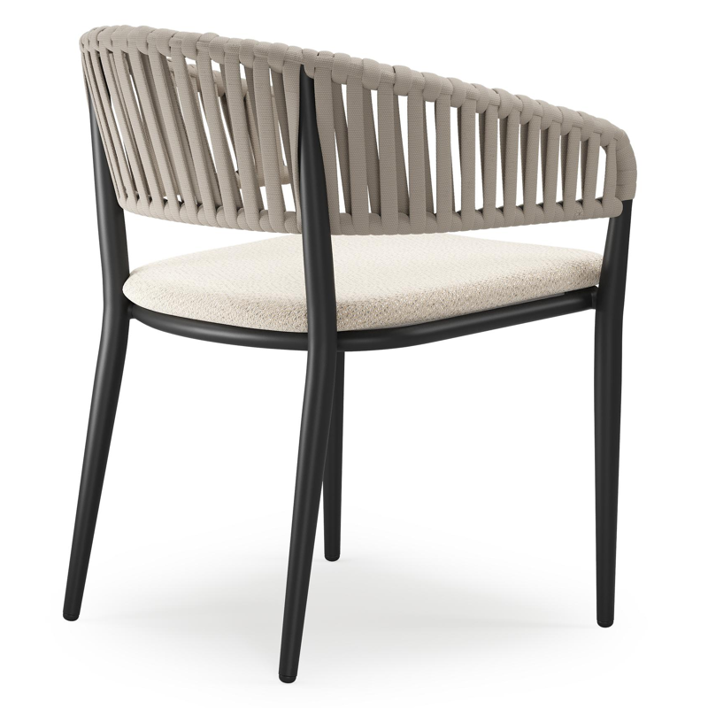 Tolfa stapelbare tuinstoel in zwart aluminium en beige verticaal geweven luxe vlakke brede rope met stoelkussen in All Weather Sunbrella® Luxe Lopi Sand