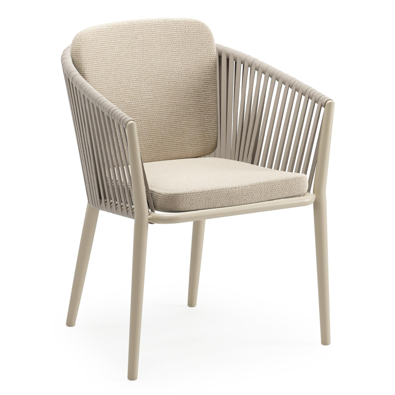 Orso tuinstoel in beige aluminium en beige verticaal geweven vlakke rope met Althea chalk All Weather Cosytica kussen