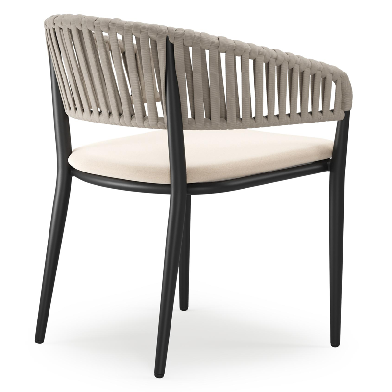 Tolfa stapelbare tuinstoel in zwart aluminium en beige verticaal geweven luxe vlakke brede rope met stoelkussen in All Weather Sunbrella® Luxe Natte Linen Chalk