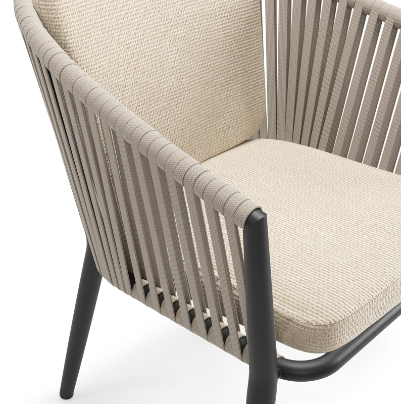 Orso tuinstoel in zwart aluminium en beige verticaal geweven vlakke rope met zitkussen in All Weather Cosytica Althea Chalk