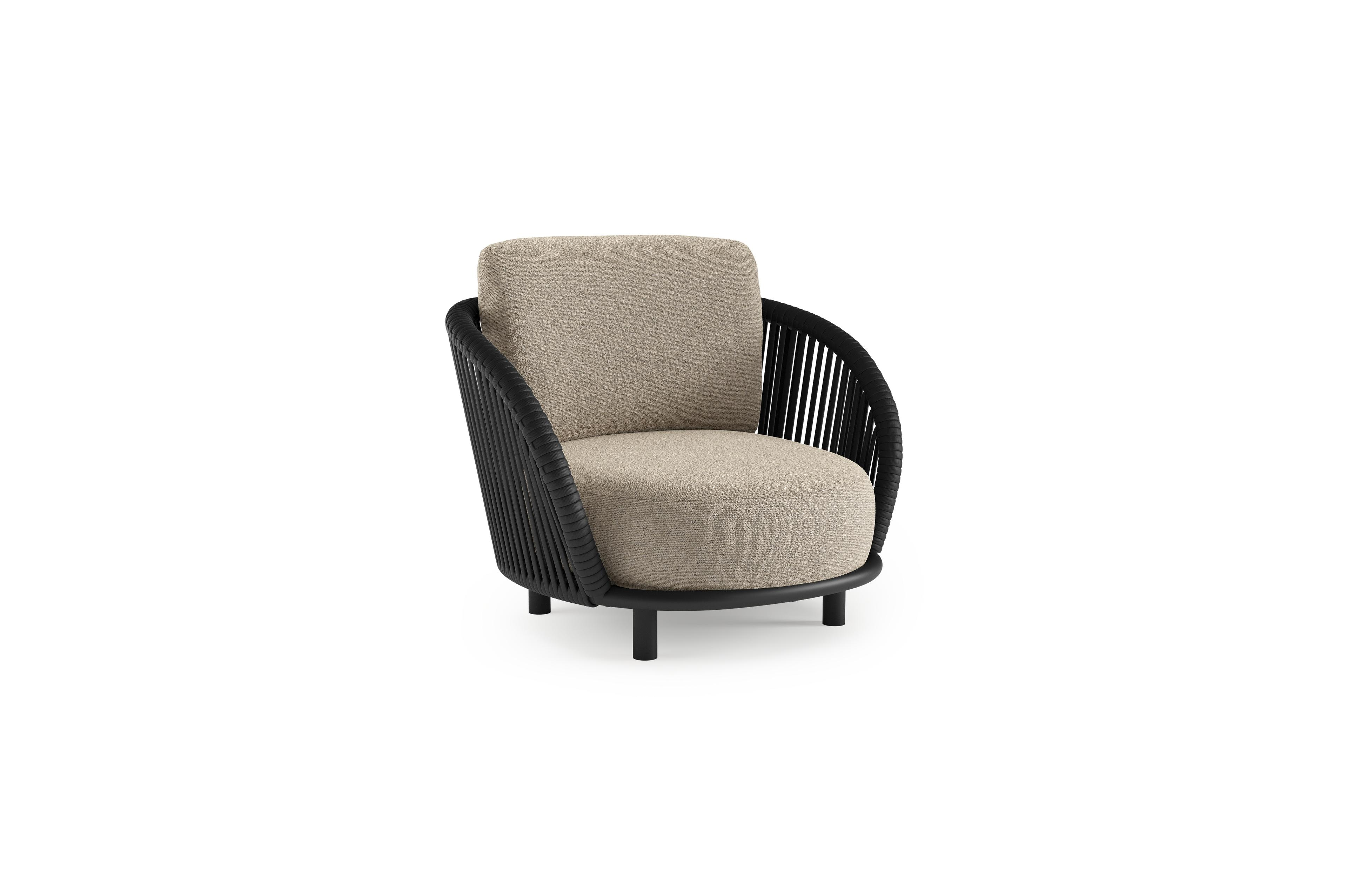 Lupino loungestoel in zwart aluminium en zwart verticaal geweven luxe vlakke brede rope met marbella beige all weather cosytica kussen