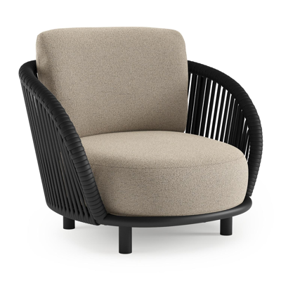 Fauteuil de jardin Lupino en aluminium noir et corde large plate de luxe tissée verticalement noir et coussins en all weather cosytica marbella beige